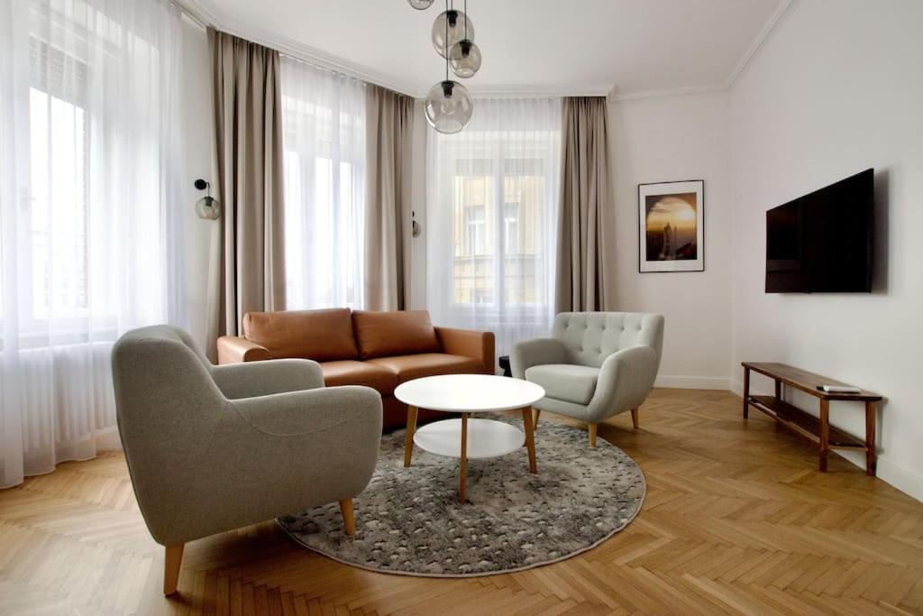 Premium Apartment By Hi - Central 2 Bedroom - Best View Budapest Exterior foto