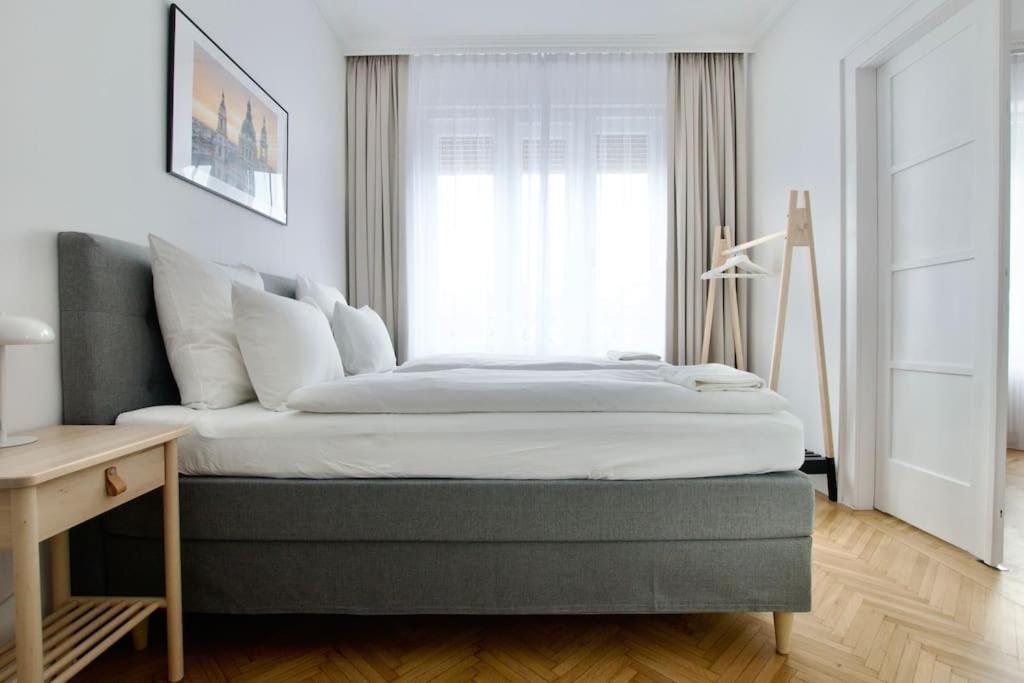 Premium Apartment By Hi - Central 2 Bedroom - Best View Budapest Exterior foto