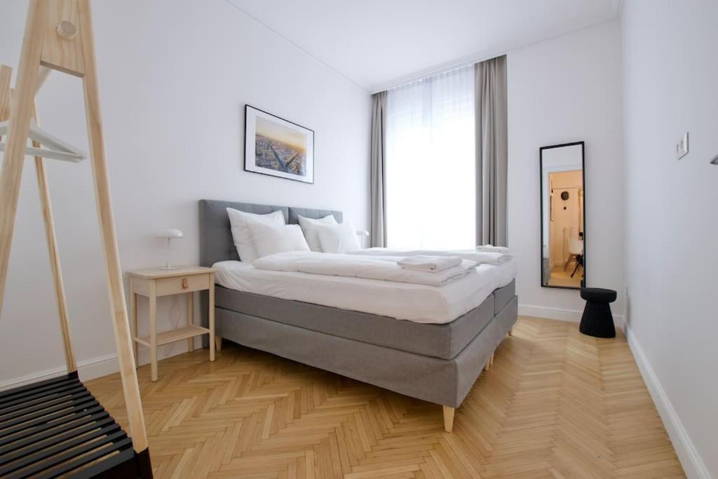 Premium Apartment By Hi - Central 2 Bedroom - Best View Budapest Exterior foto