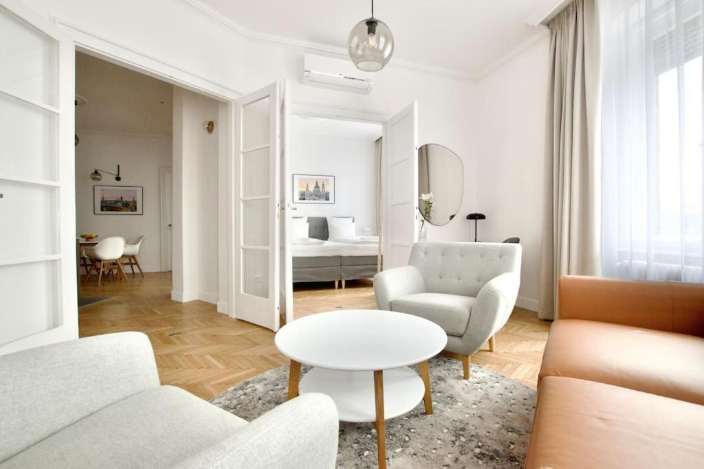 Premium Apartment By Hi - Central 2 Bedroom - Best View Budapest Exterior foto